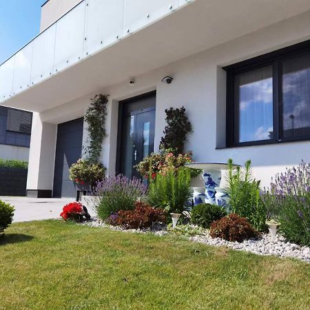 Yipin Villa Praha Bagian luar foto