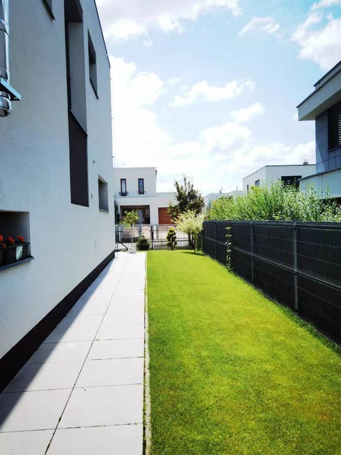 Yipin Villa Praha Bagian luar foto