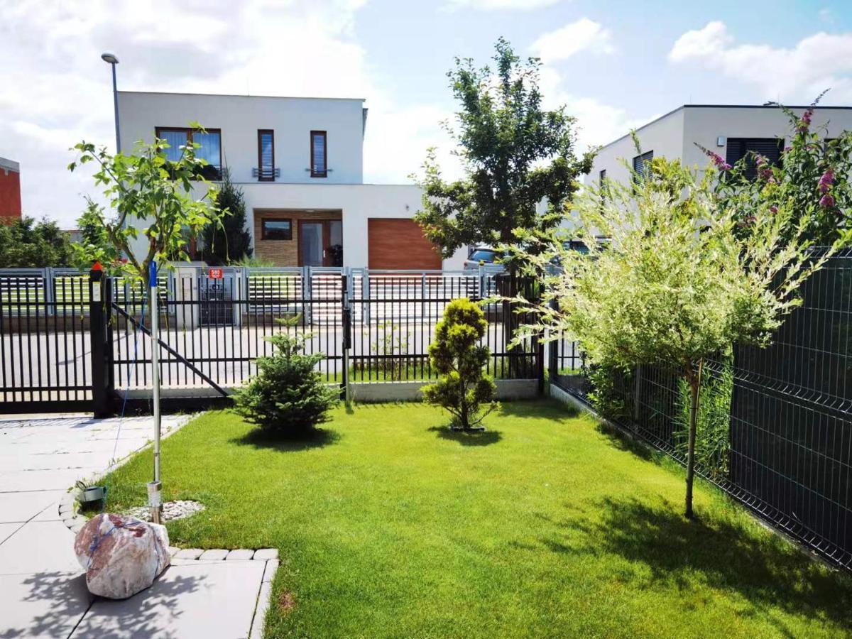 Yipin Villa Praha Bagian luar foto