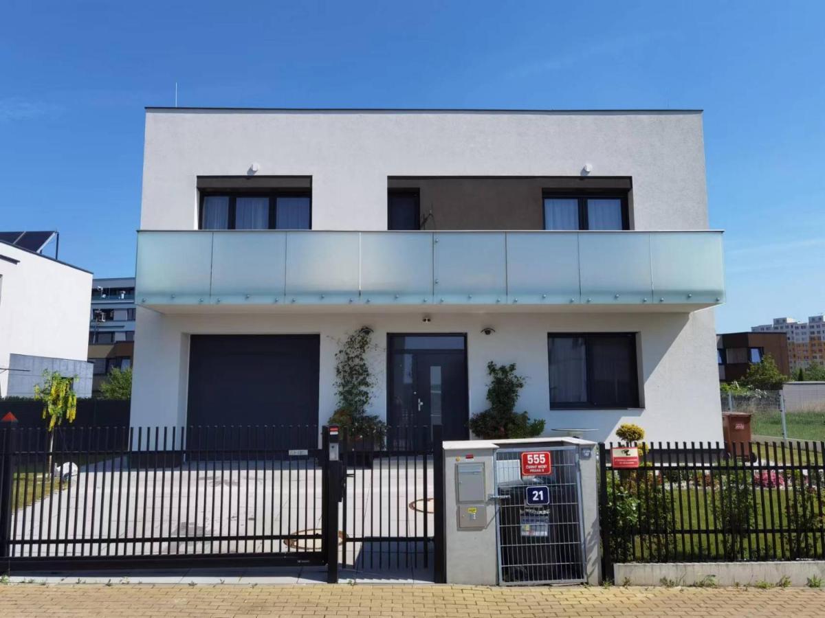 Yipin Villa Praha Bagian luar foto