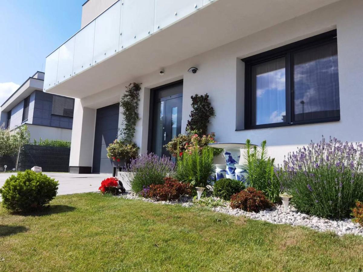 Yipin Villa Praha Bagian luar foto